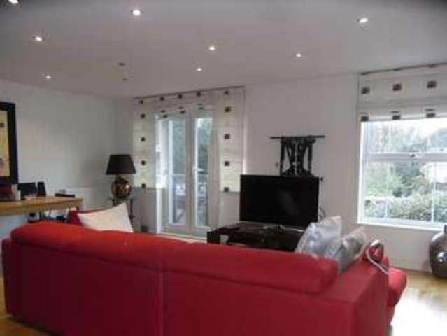  Image of 2 Bedroom Property  For Sale at Station Road New Barnet Barnet, EN5 1QA
