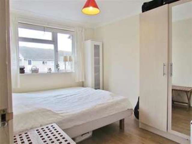  Image of 3 Bedroom Semi-Detached  To Rent at Abingdon, OX14 2NF