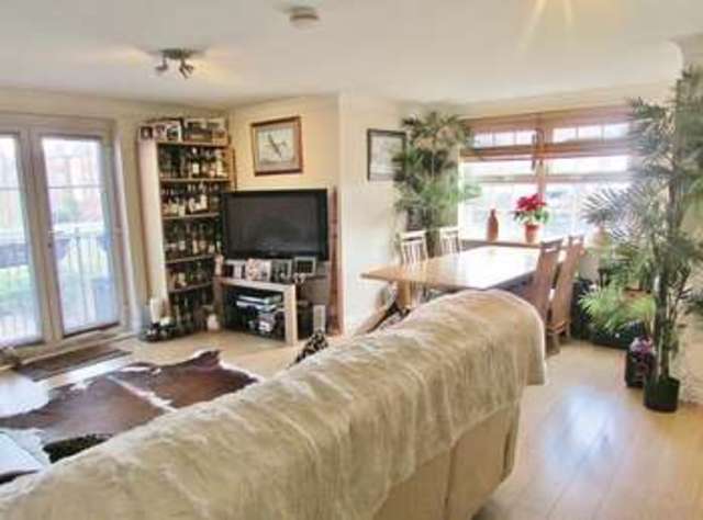  Image of 2 Bedroom Flat  For Sale at Smiths Wharf Limborough Road Wantage, OX12 9GT