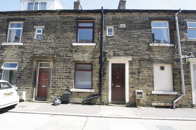  Image of 2 Bedroom Detached  To Rent at Thackray Street  Halifax, HX2 0AT