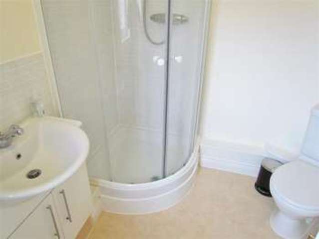  Image of 2 Bedroom Flat  To Rent at Abingdon, OX14 3ZB