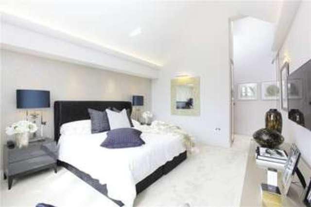  Image of 5 Bedroom Detached  For Sale at Wood Lane Stanmore Stanmore, HA7 4LJ