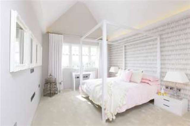  Image of 5 Bedroom Detached  For Sale at Wood Lane Stanmore Stanmore, HA7 4LJ