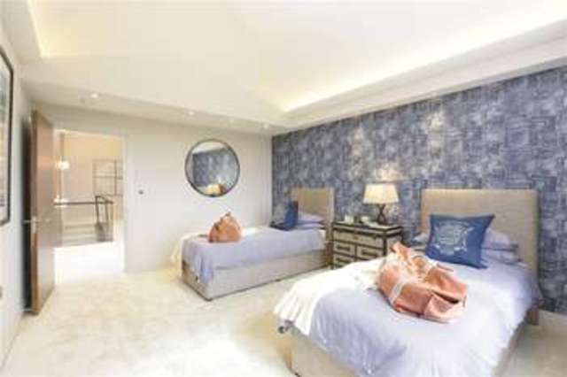  Image of 5 Bedroom Detached  For Sale at Wood Lane Stanmore Stanmore, HA7 4LJ