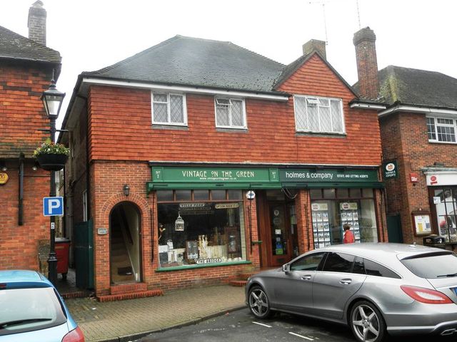  Image of 3 Bedroom Flat  For Sale at The Square Angmering Village Angmering, BN16 4EF