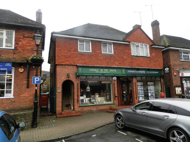  Image of 3 Bedroom Flat  For Sale at The Square Angmering Village Angmering, BN16 4EF