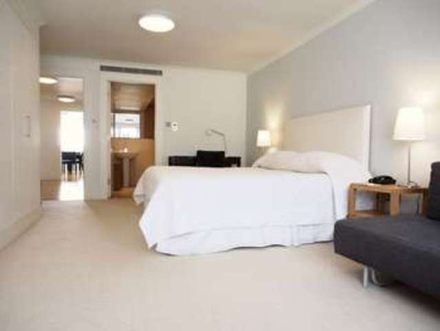  Image of 3 Bedroom Flat  To Rent at Kensington High Street  London, W8 6EL