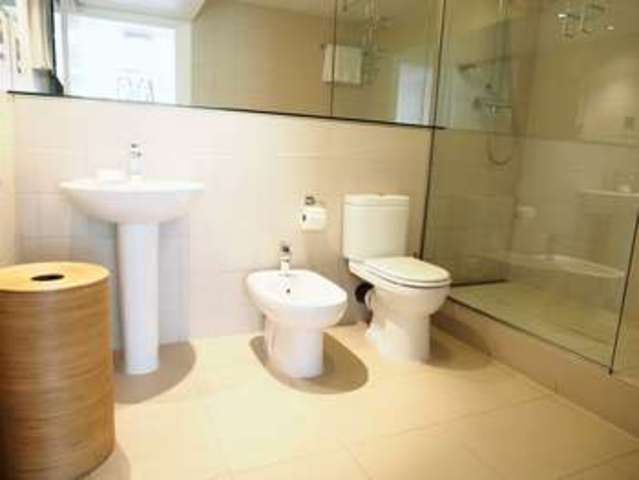  Image of 3 Bedroom Flat  To Rent at Kensington High Street  London, W8 6EL