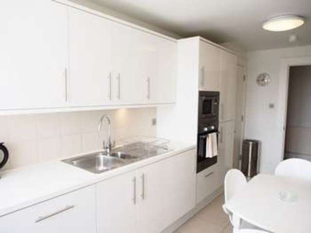 Image of 3 Bedroom Flat  To Rent at Kensington High Street  London, W8 6EL