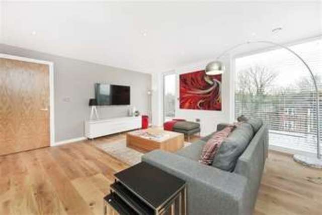  Image of 3 Bedroom Flat  For Sale at Tulse Hill, SE21 8JD