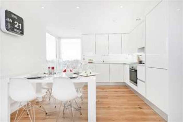  Image of 3 Bedroom Flat  For Sale at Tulse Hill, SE21 8JD
