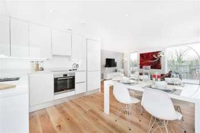  Image of 3 Bedroom Flat  For Sale at Tulse Hill, SE21 8JD