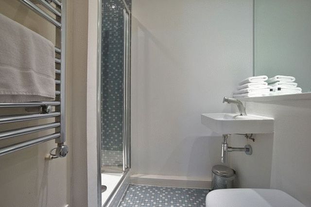  Image of Flat  To Rent at Tower Bridge Road Studio Apartment London, SE1 3LF