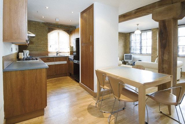  Image of 3 Bedroom Flat  To Rent at Tower Bridge Road Three Bedroom Apartment London, SE1 3LF