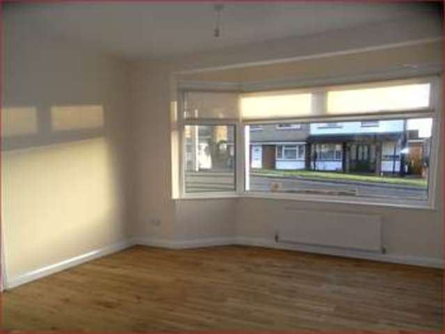  Image of 3 Bedroom Semi-Detached  For Sale at Valley View  Barnet, EN5 2NY