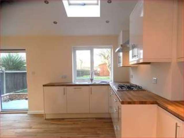  Image of 3 Bedroom Semi-Detached  For Sale at Valley View  Barnet, EN5 2NY
