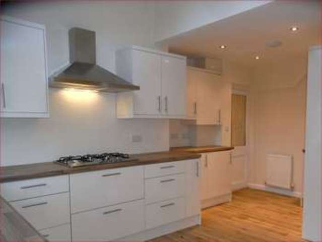  Image of 3 Bedroom Semi-Detached  For Sale at Valley View  Barnet, EN5 2NY