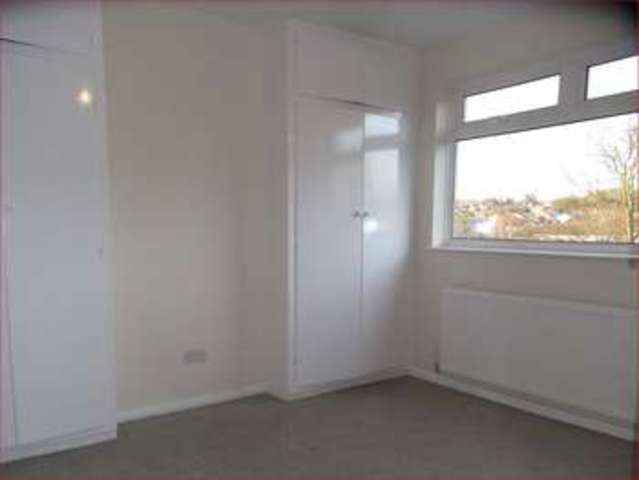  Image of 3 Bedroom Semi-Detached  For Sale at Valley View  Barnet, EN5 2NY