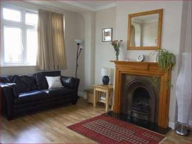  Image of 3 Bedroom Property  For Sale at Warwick Road  NEW BARNET, EN5 5EH