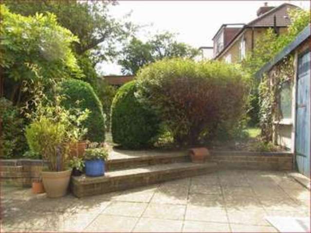 Image of 3 Bedroom Property  For Sale at Warwick Road  NEW BARNET, EN5 5EH