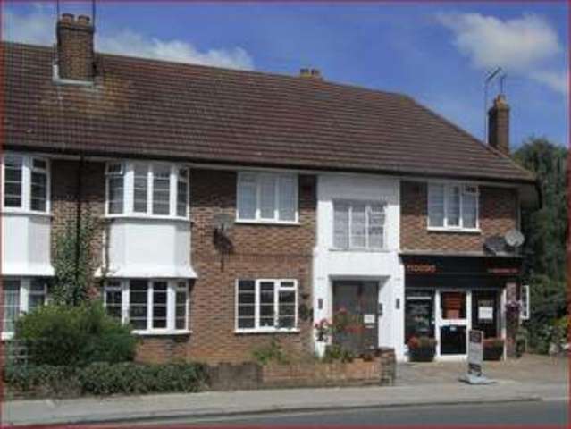  Image of 3 Bedroom Property  For Sale at Wentworth Road  BARNET, EN5 4PA