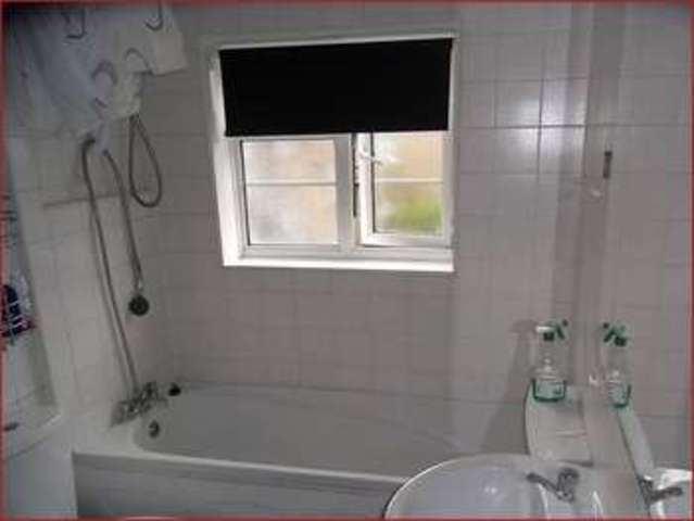  Image of 3 Bedroom Property  For Sale at Wentworth Road  BARNET, EN5 4PA