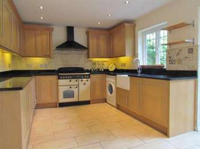  Image of 3 Bedroom Town House  To Rent at Abingdon, OX14 5BP
