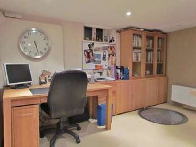  Image of 3 Bedroom Town House  To Rent at Abingdon, OX14 5BP