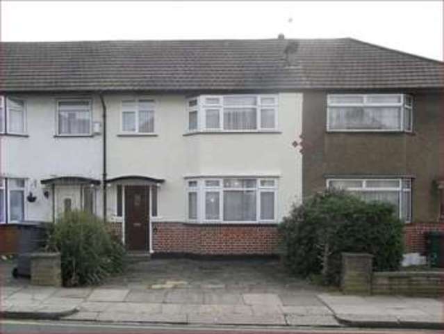  Image of 3 Bedroom Terraced  For Sale at Westcombe Drive  Barnet, EN5 2BE