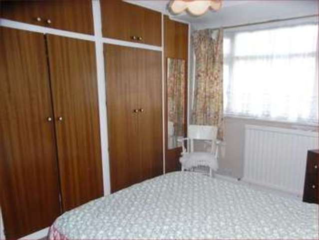  Image of 3 Bedroom Terraced  For Sale at Westcombe Drive  Barnet, EN5 2BE