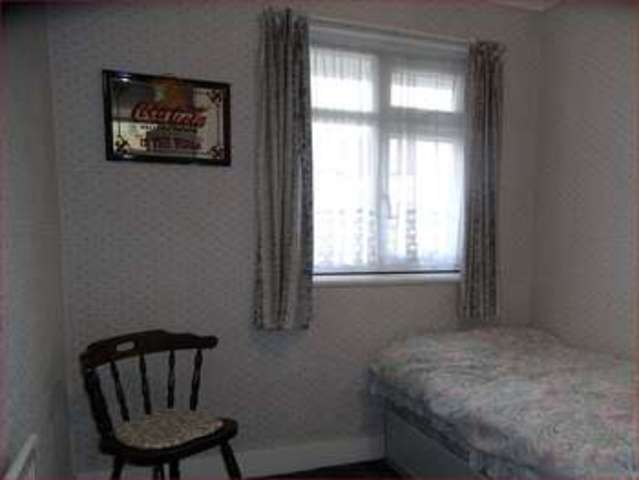  Image of 3 Bedroom Terraced  For Sale at Westcombe Drive  Barnet, EN5 2BE