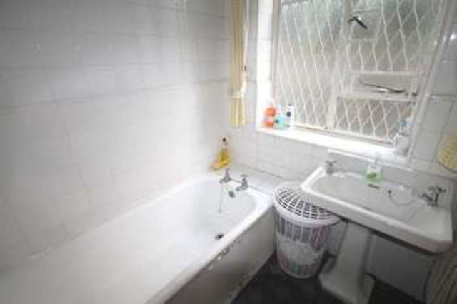  Image of 2 Bedroom Flat  For Sale at Beckenham  Kent, BR3 5EA