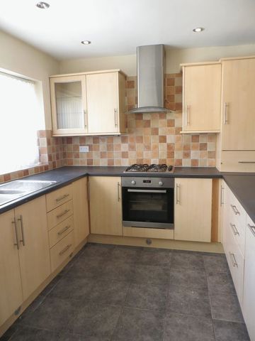  Image of 3 Bedroom Semi-Detached  To Rent at Woodrow Close Catshill Bromsgrove, B61 0NY