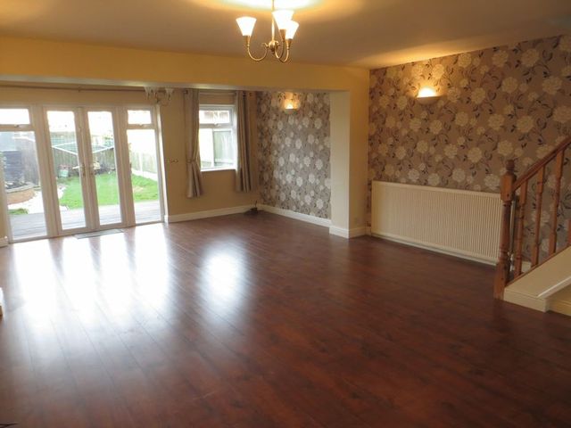  Image of 3 Bedroom Semi-Detached  To Rent at Woodrow Close Catshill Bromsgrove, B61 0NY