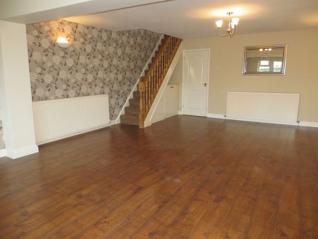  Image of 3 Bedroom Semi-Detached  To Rent at Woodrow Close Catshill Bromsgrove, B61 0NY