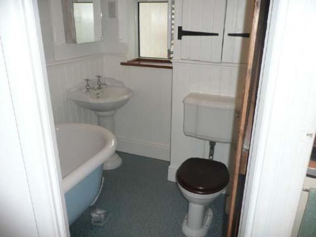  Image of 2 Bedroom Cottage  To Rent at Western Row  Worthing, BN11 3LT