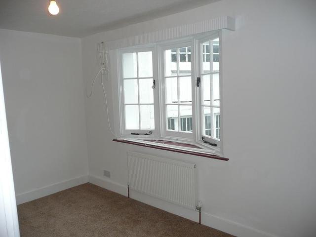  Image of 2 Bedroom Cottage  To Rent at Western Row  Worthing, BN11 3LT