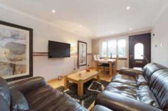  Image of 2 Bedroom Flat  For Sale at Fruin Avenue Newton Mearns Mearns, G77 6RG