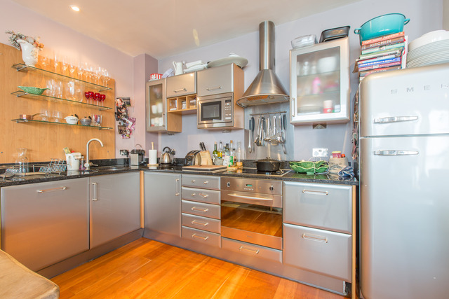 kitchen Image of 2 Bedroom Flat To Rent at 334 Queenstown Road Nine Elms, SW8 4NP Image of kitchen
