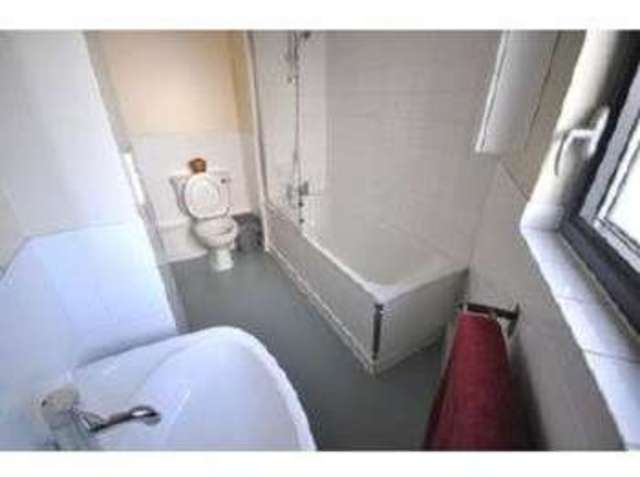 Image of 1 Bedroom Apartment to rent at Cottage Road  London, N7 8TP