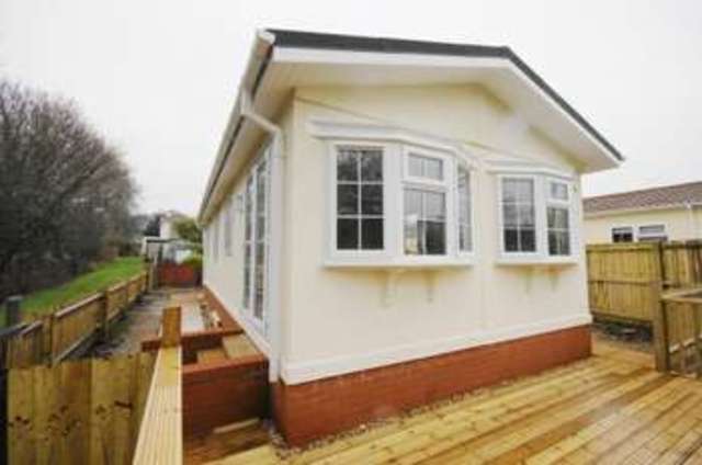  Image of 2 Bedroom Detached for sale at Waterloo Road  Corfe Mullen, BH21 3SP