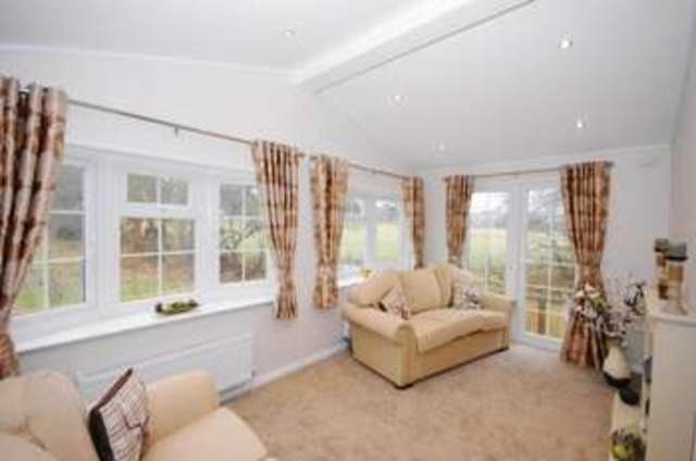 Image of 2 Bedroom Detached for sale at Waterloo Road  Corfe Mullen, BH21 3SP