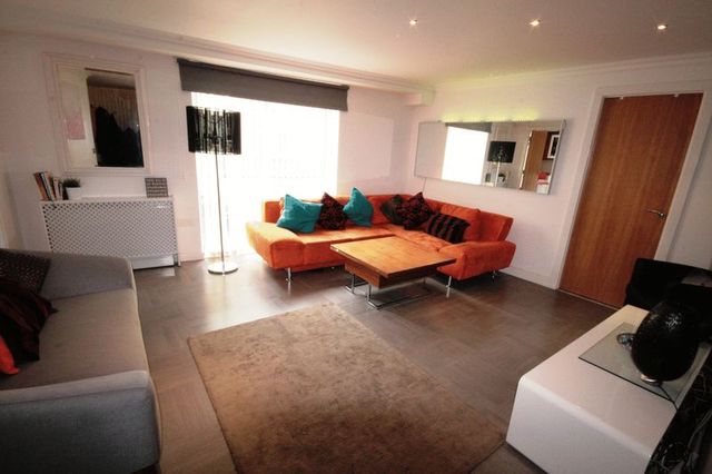  Image of 3 Bedroom Flat for sale at Warstone Lane  Birmingham, B18 6HP