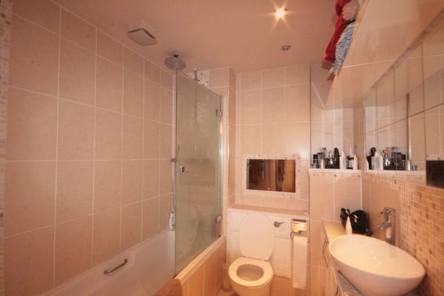  Image of 3 Bedroom Flat for sale at Warstone Lane  Birmingham, B18 6HP