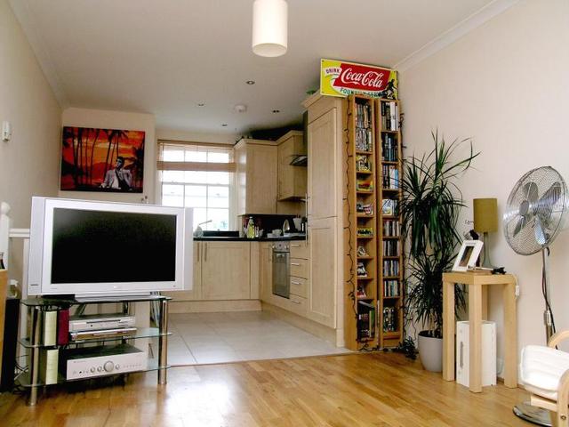  Image of 1 Bedroom Detached to rent at Weybridge, KT13 8NX