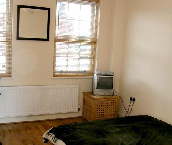  Image of 1 Bedroom Detached to rent at Weybridge, KT13 8NX