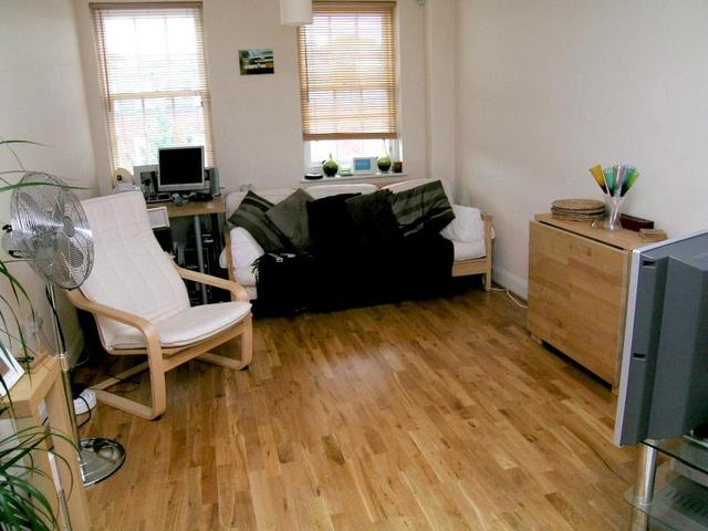  Image of 1 Bedroom Detached to rent at Weybridge, KT13 8NX