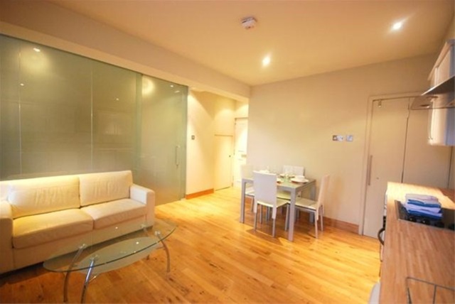  Image of 1 Bedroom Flat to rent at ST JAMES, SW1Y 6BL