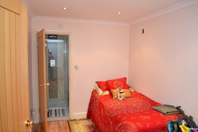  Image of 5 Bedroom End of Terrace to rent at Arandora Cresent Chadwell Heath Essex, RM6 4SR