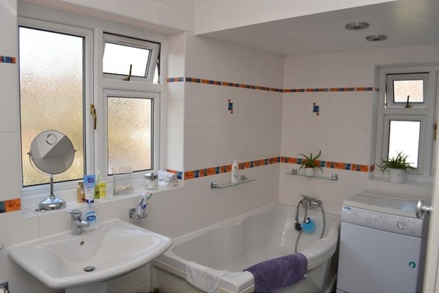 Image of 5 Bedroom End of Terrace to rent at Arandora Cresent Chadwell Heath Essex, RM6 4SR